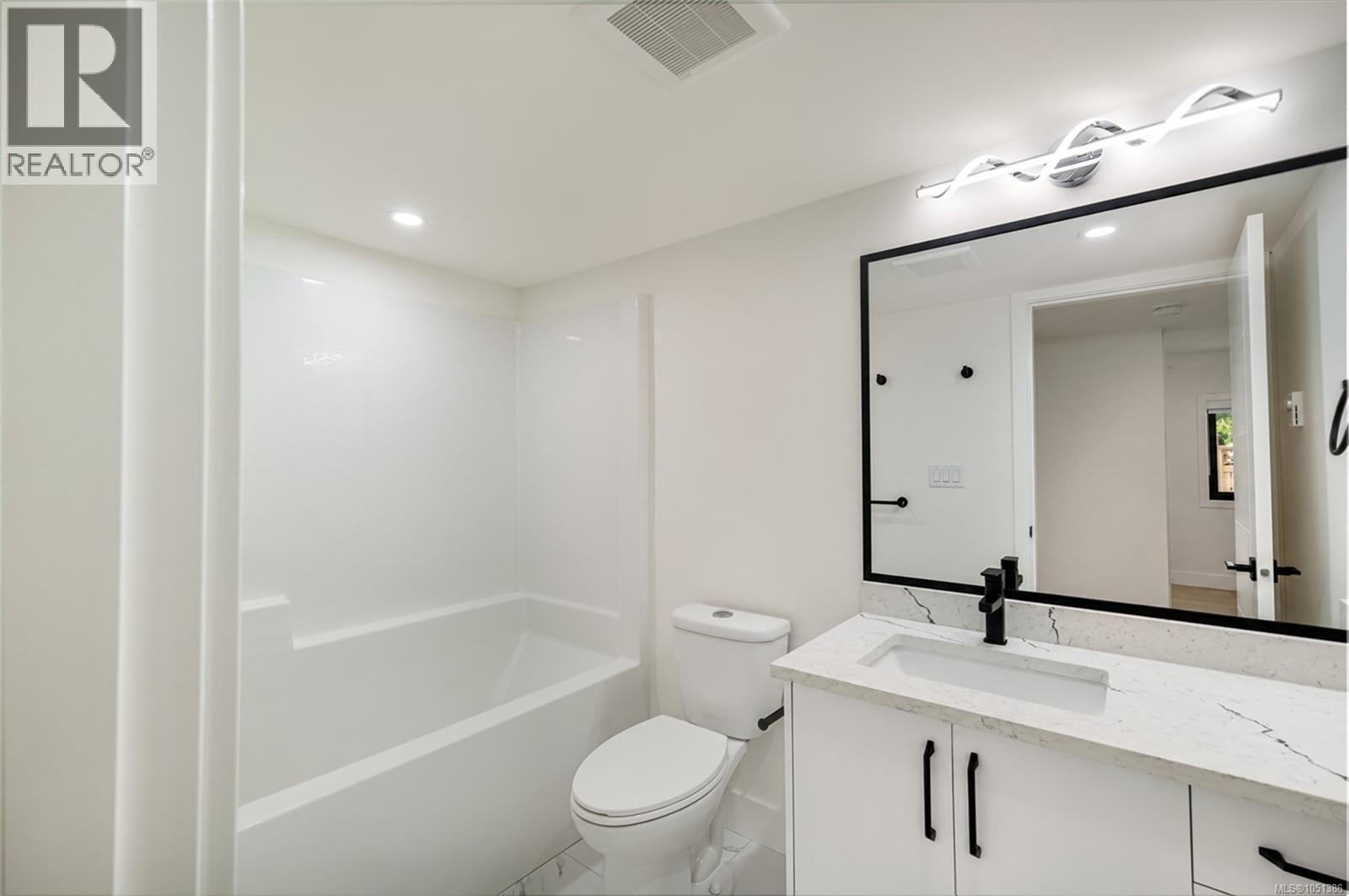 100 Royal Pacific Way Property Photo 63