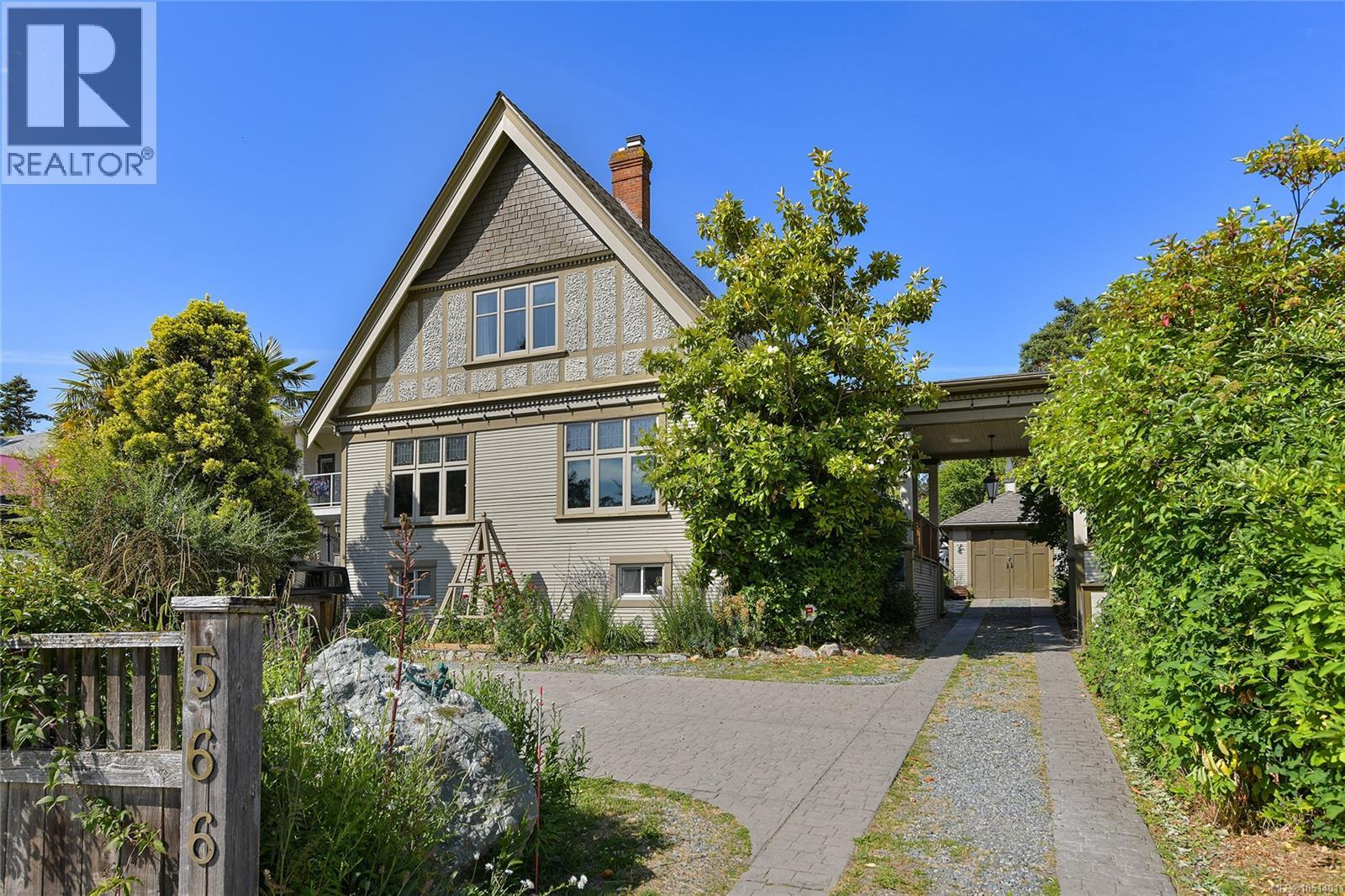 566 Gorge Rd W Property Photo 1