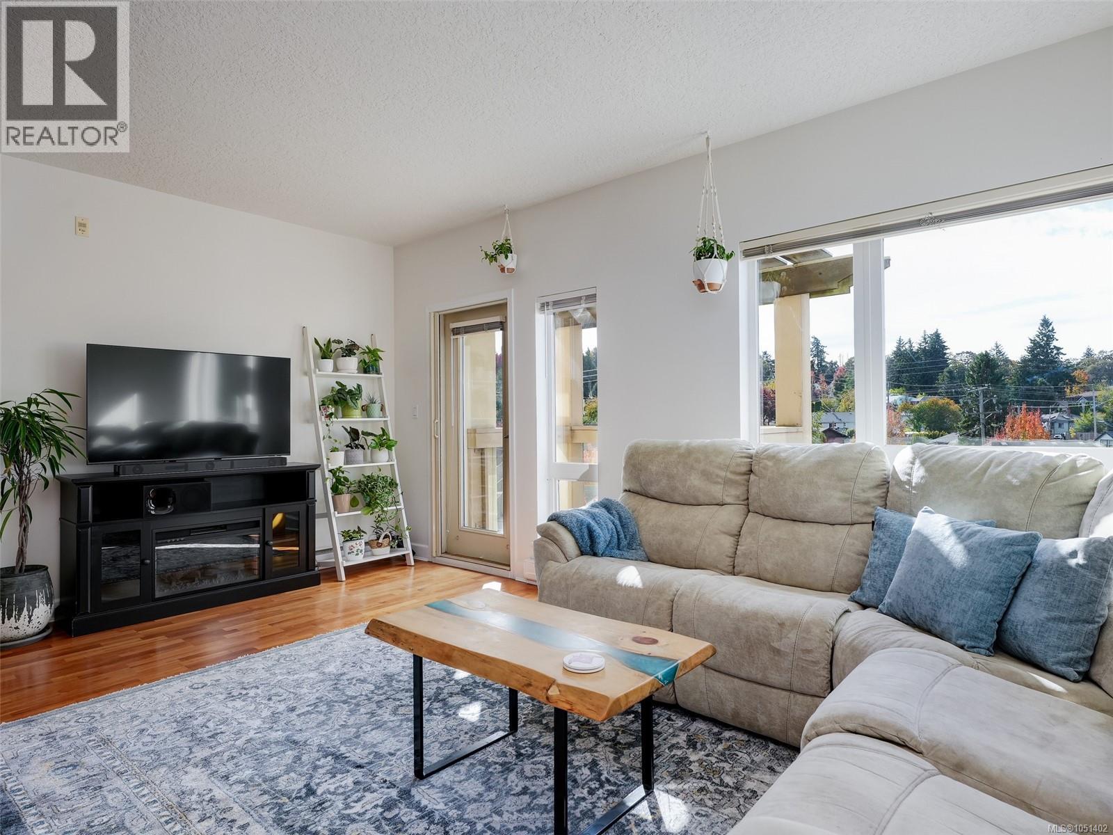 407 1156 Colville Rd Property Photo 3
