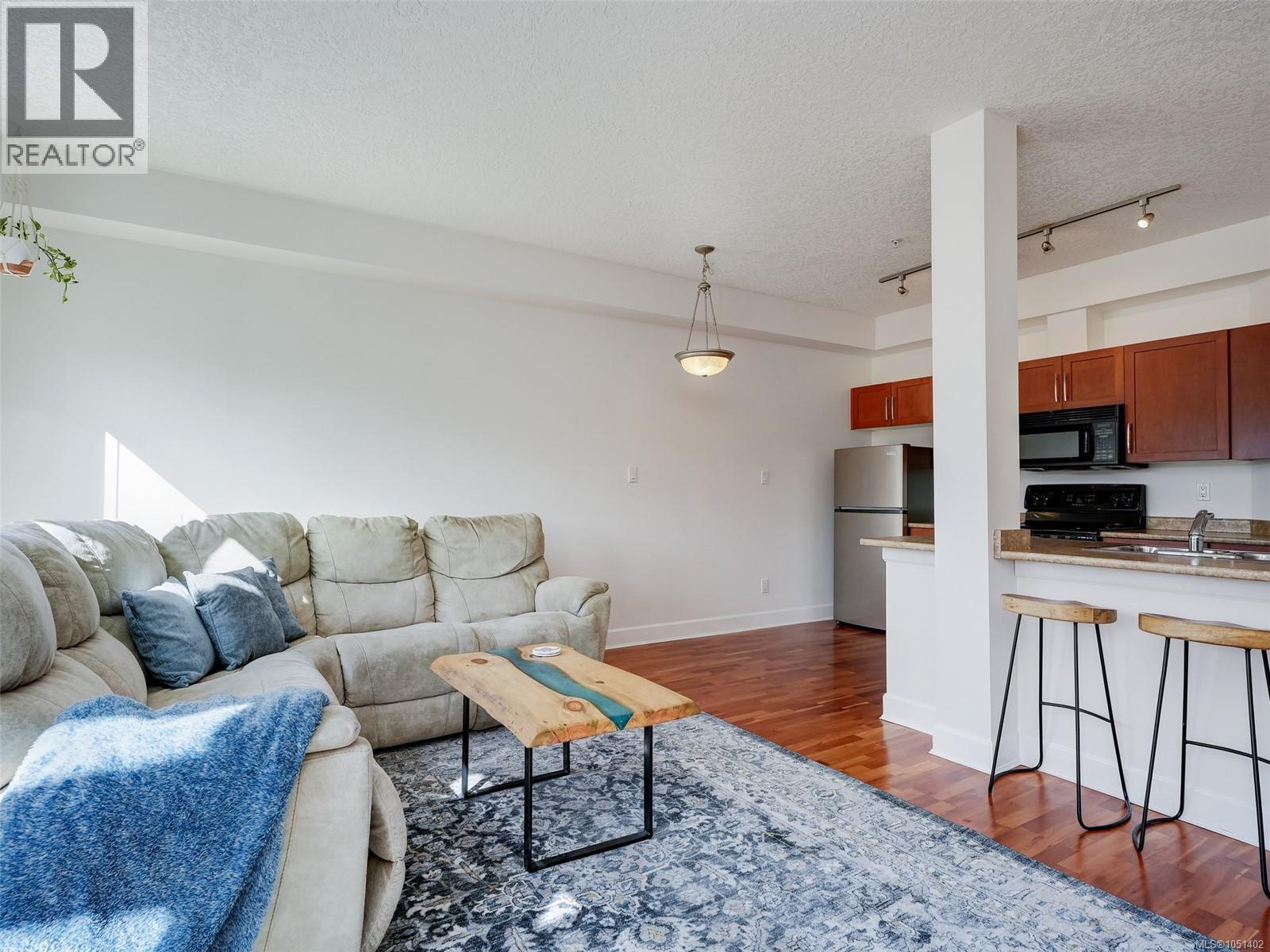 407 1156 Colville Rd Property Photo 5