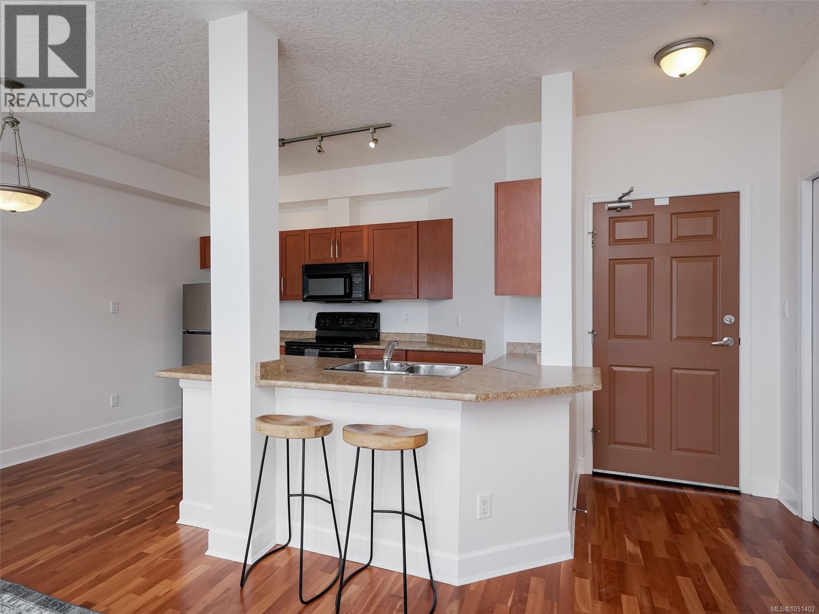 407 1156 Colville Rd Property Photo 6