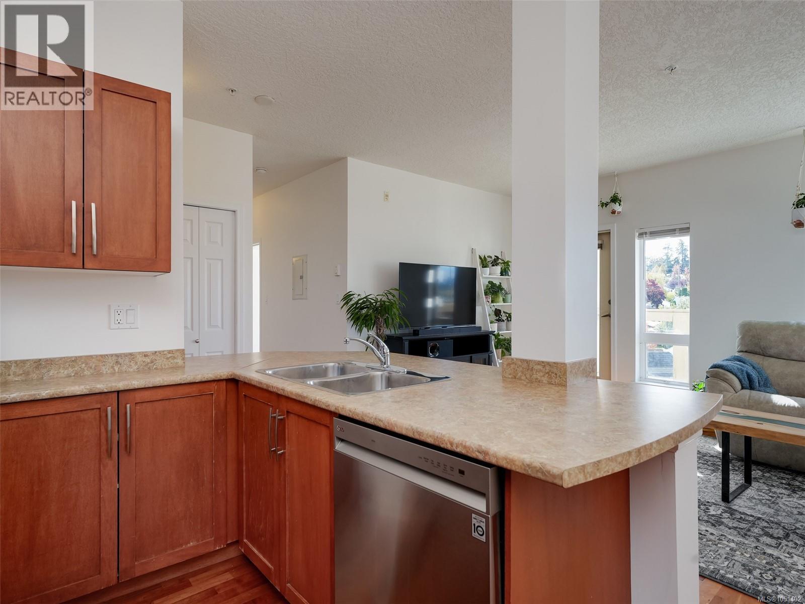 407 1156 Colville Rd Property Photo 10