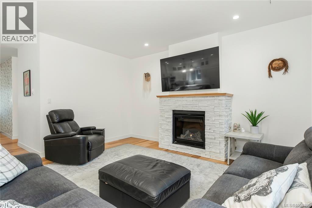 782 Salal St Property Photo 10