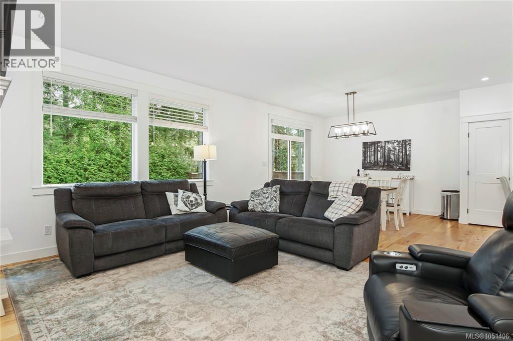 782 Salal St Property Photo 11