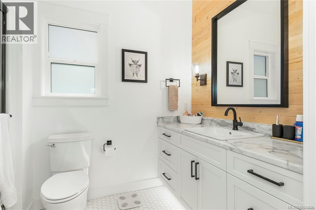 782 Salal St Property Photo 16