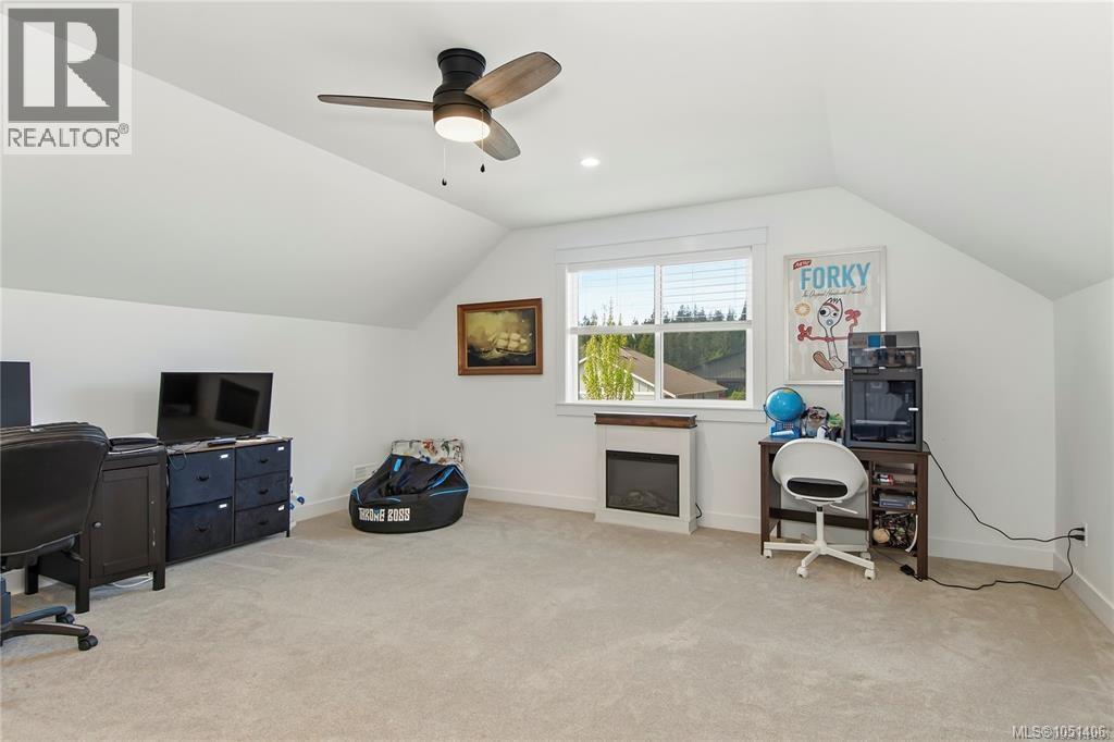 782 Salal St Property Photo 25