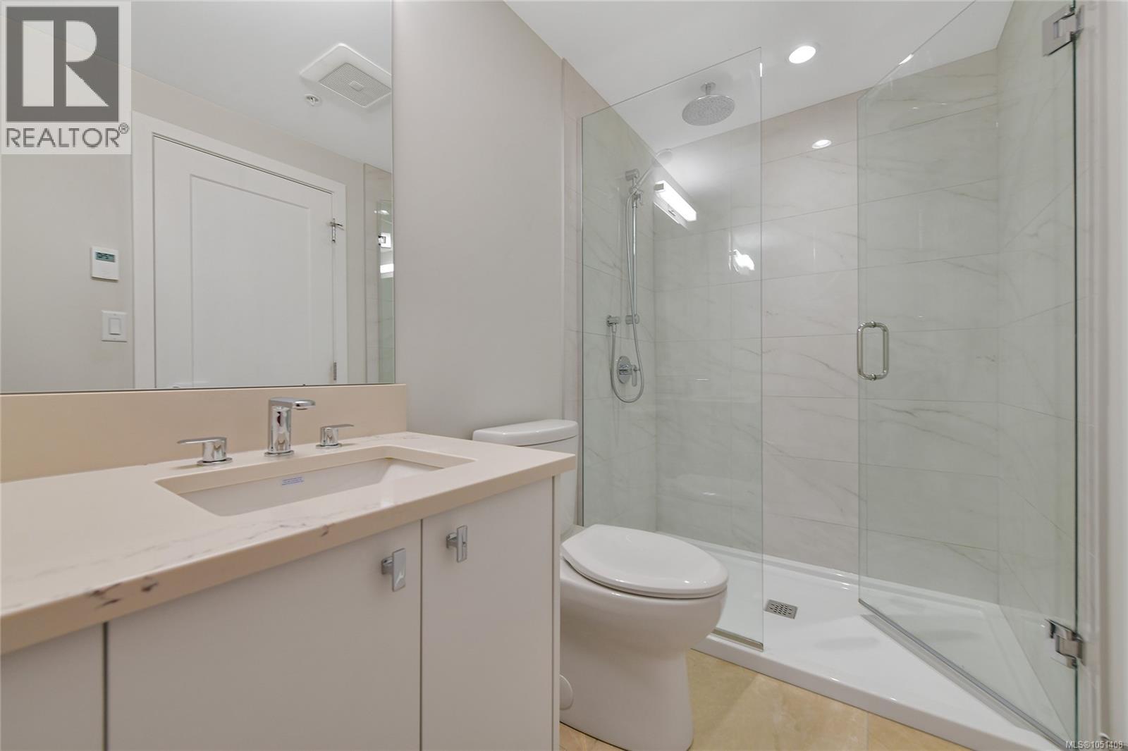 408 4030 Shelbourne St Property Photo 4