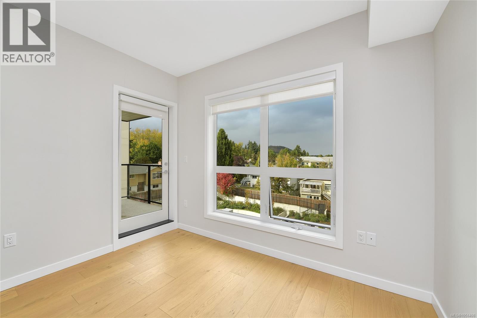 408 4030 Shelbourne St Property Photo 8