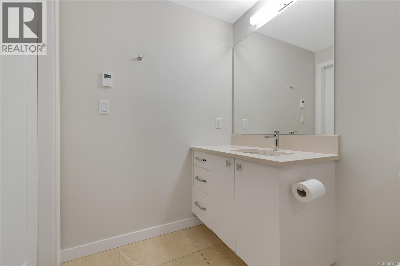 408 4030 Shelbourne St Property Photo 20