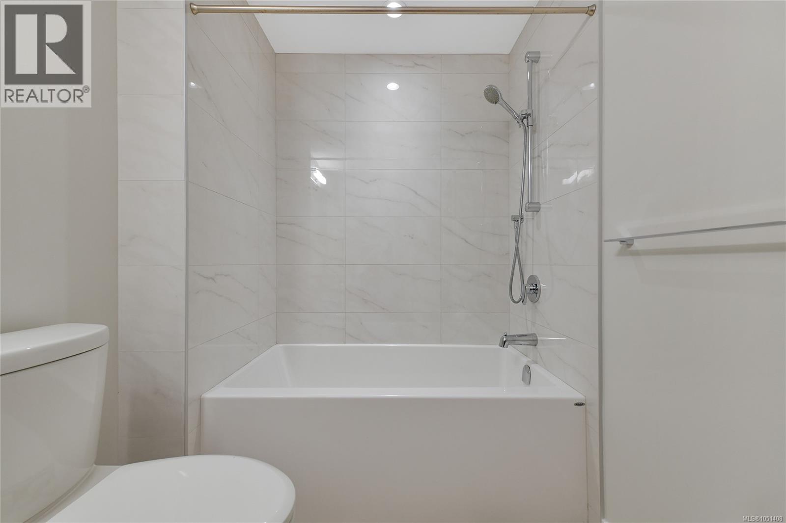 408 4030 Shelbourne St Property Photo 21