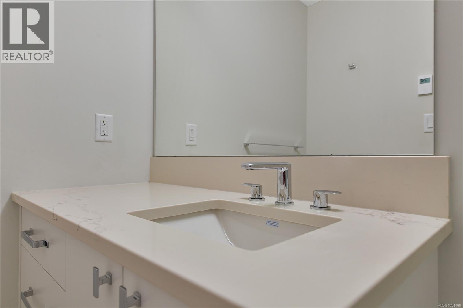 408 4030 Shelbourne St Property Photo 22