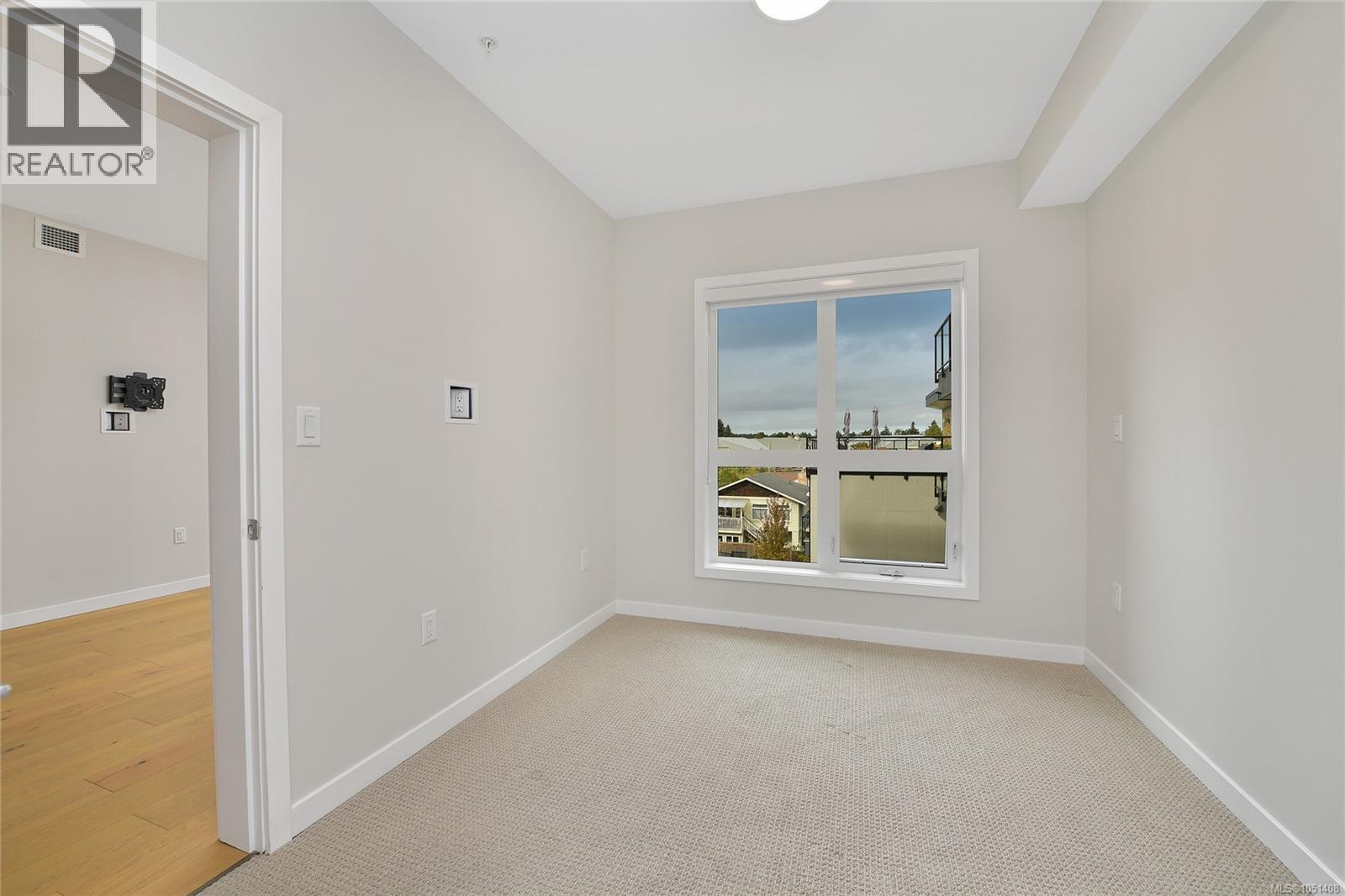 408 4030 Shelbourne St Property Photo 23