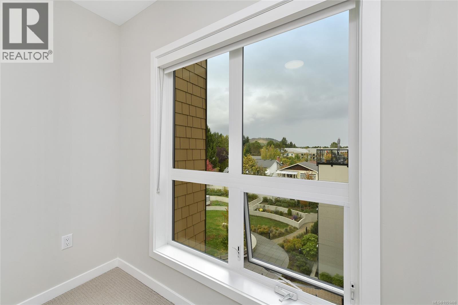 408 4030 Shelbourne St Property Photo 24