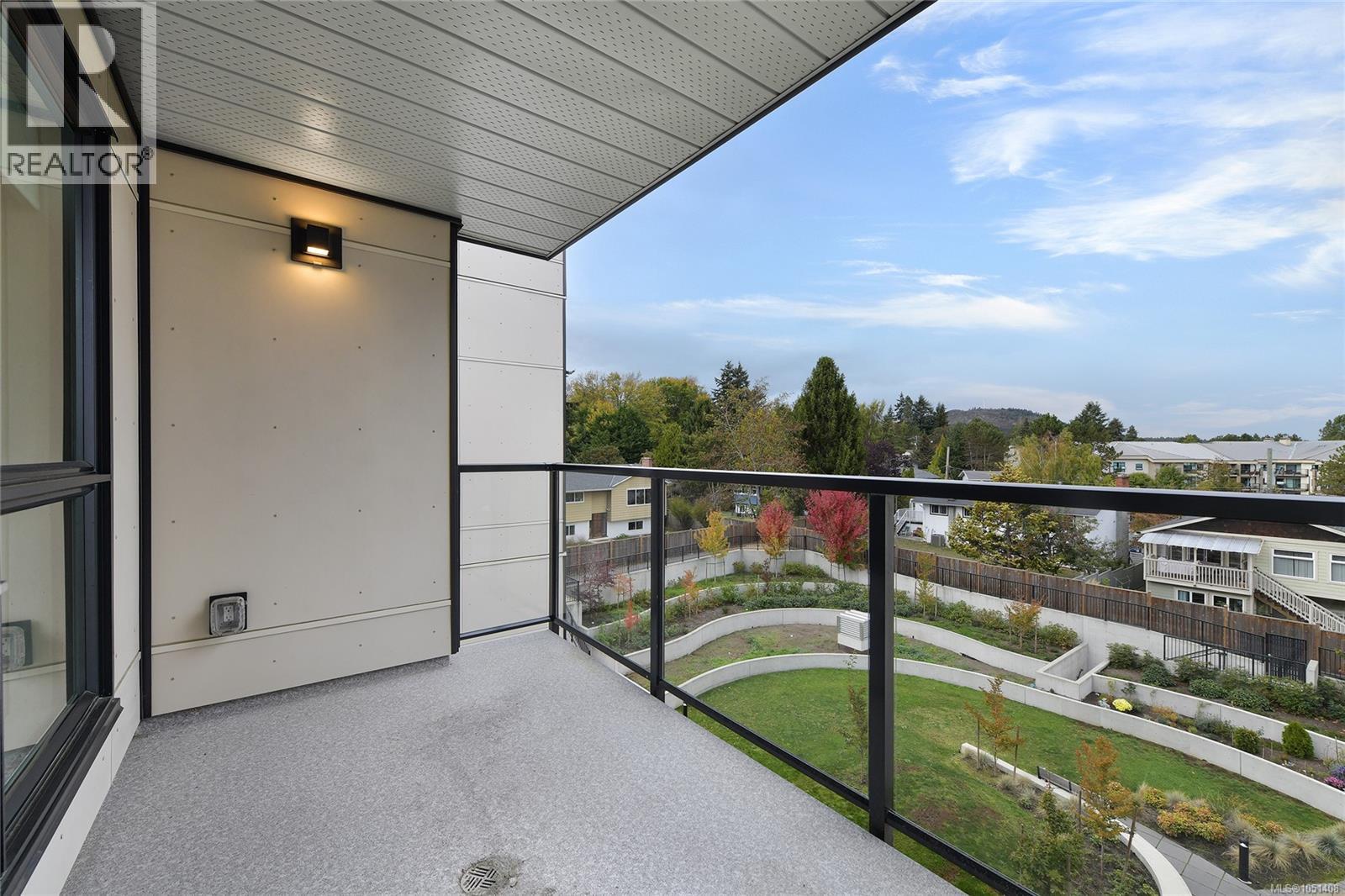 408 4030 Shelbourne St Property Photo 31
