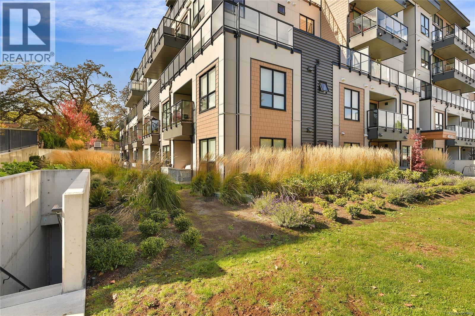 408 4030 Shelbourne St Property Photo 37