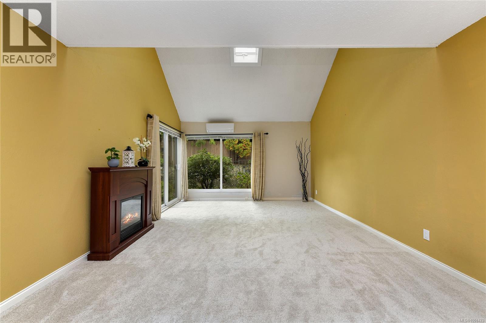 2310 Fernwood Rd Property Photo 2