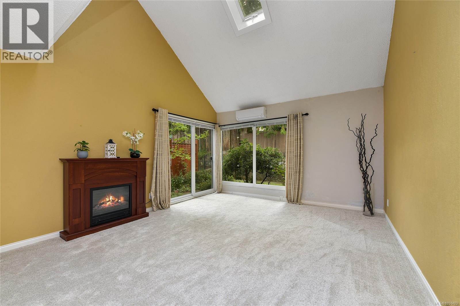 2310 Fernwood Rd Property Photo 9