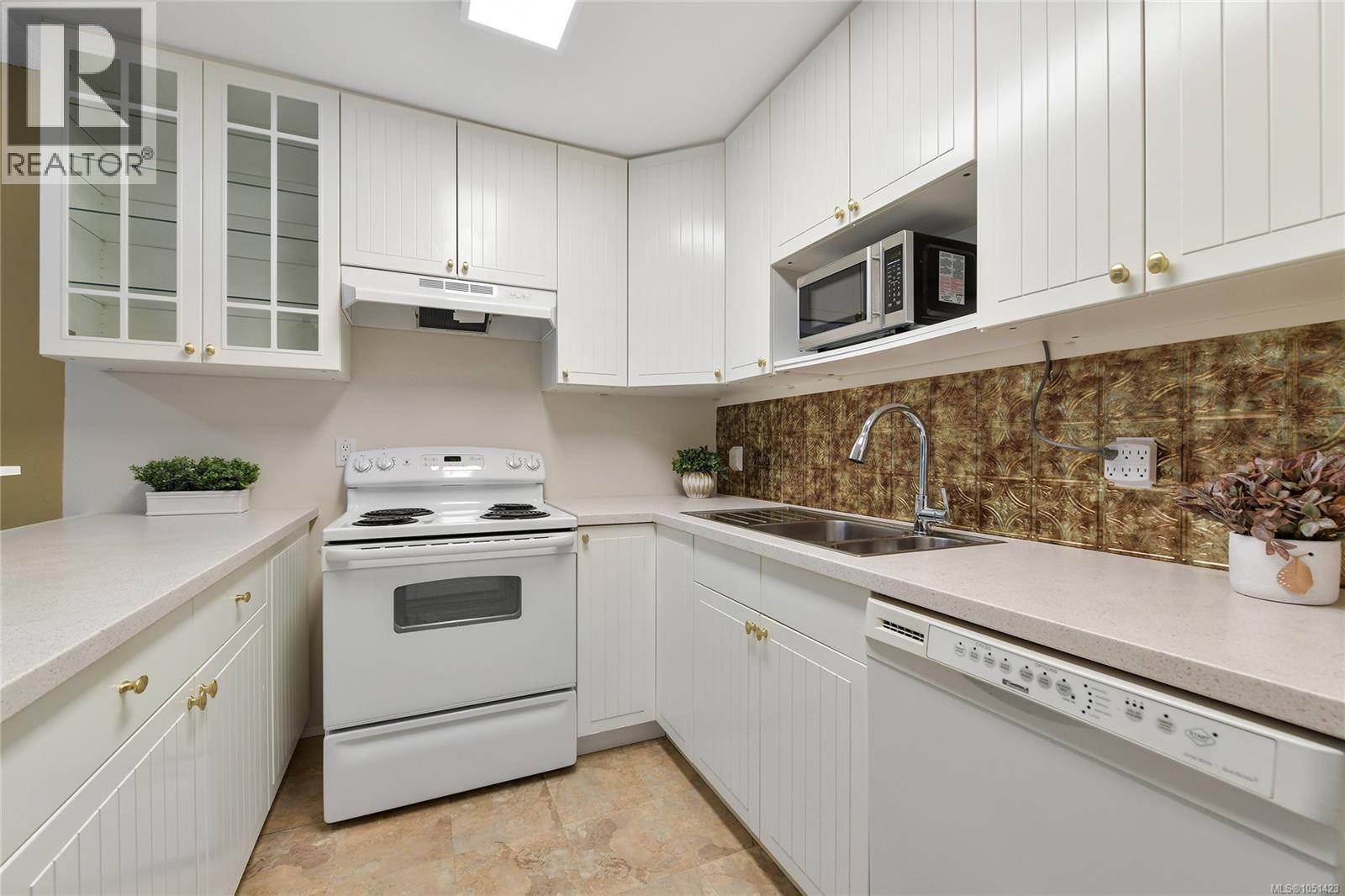 2310 Fernwood Rd Property Photo 13
