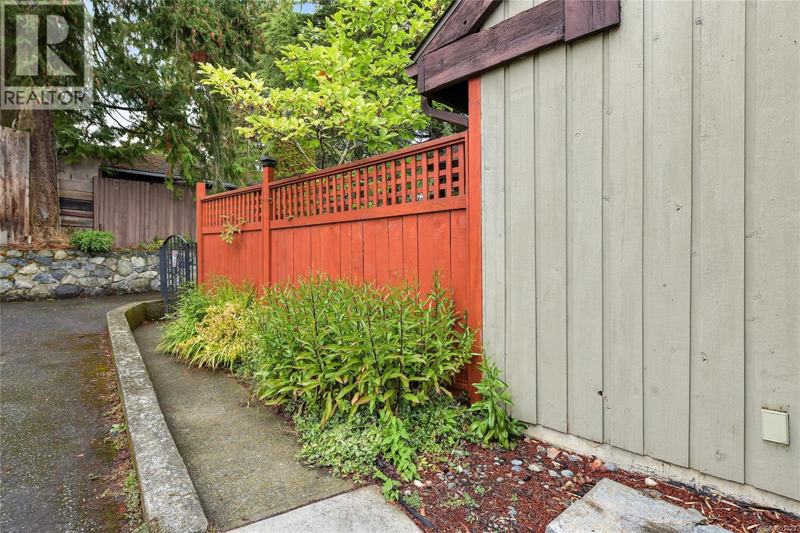 2310 Fernwood Rd Property Photo 35