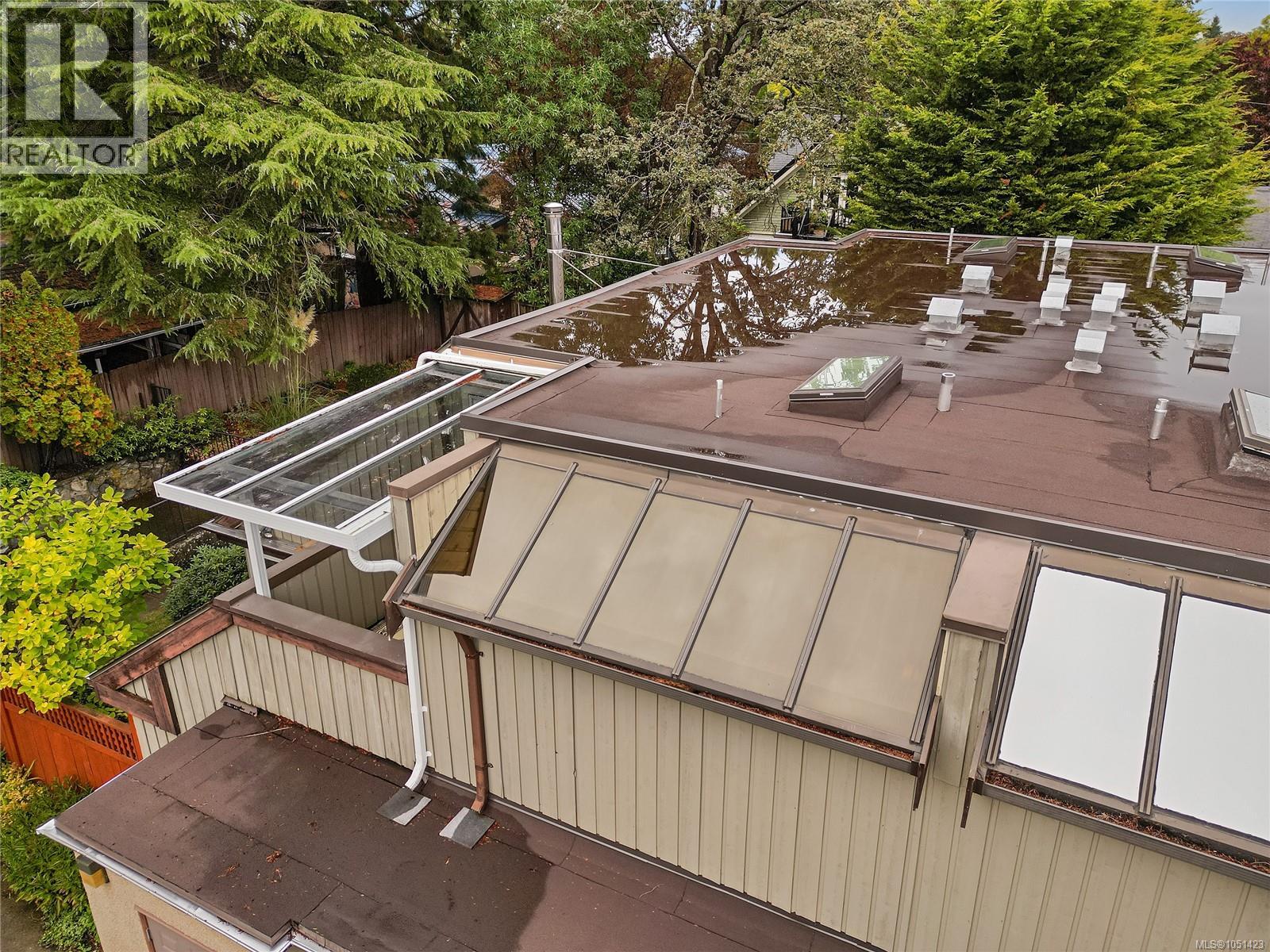 2310 Fernwood Rd Property Photo 40