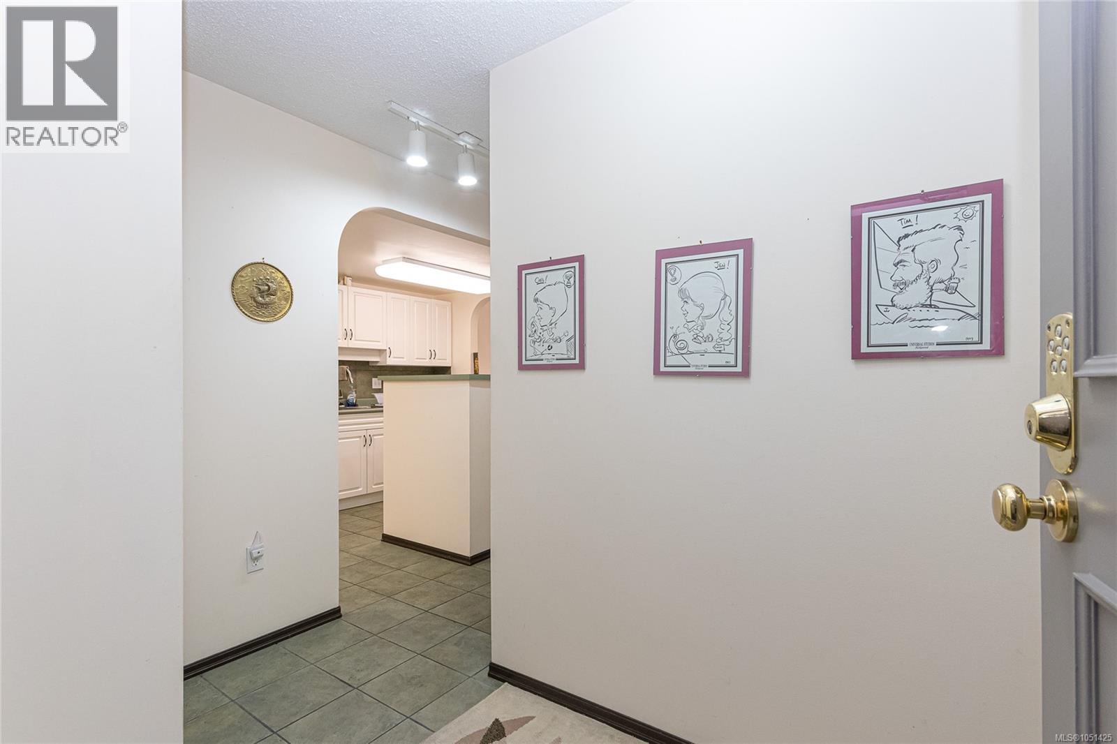 105 10461 Resthaven Dr Property Photo 3