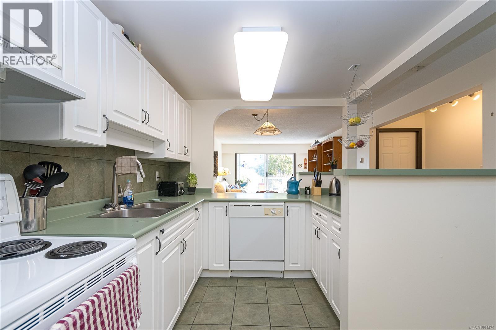 105 10461 Resthaven Dr Property Photo 11