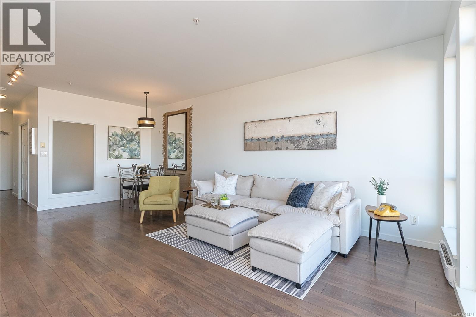 501 517 Fisgard St Property Photo 9