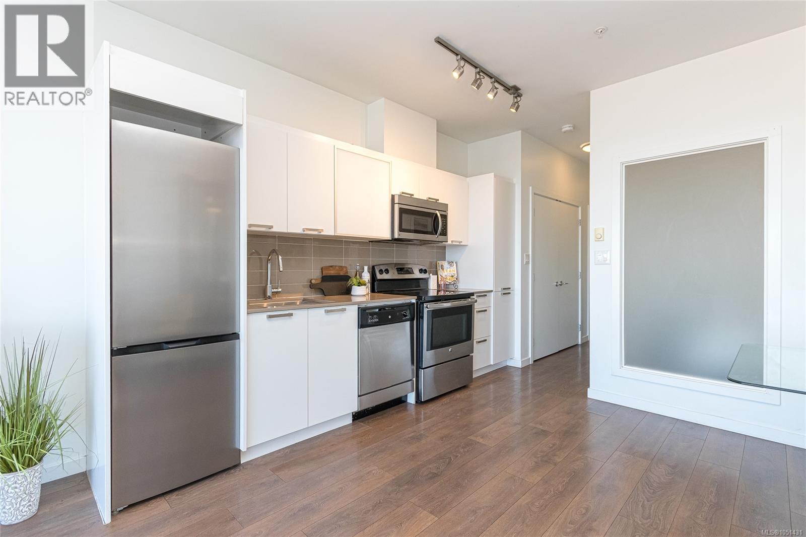 501 517 Fisgard St Property Photo 11