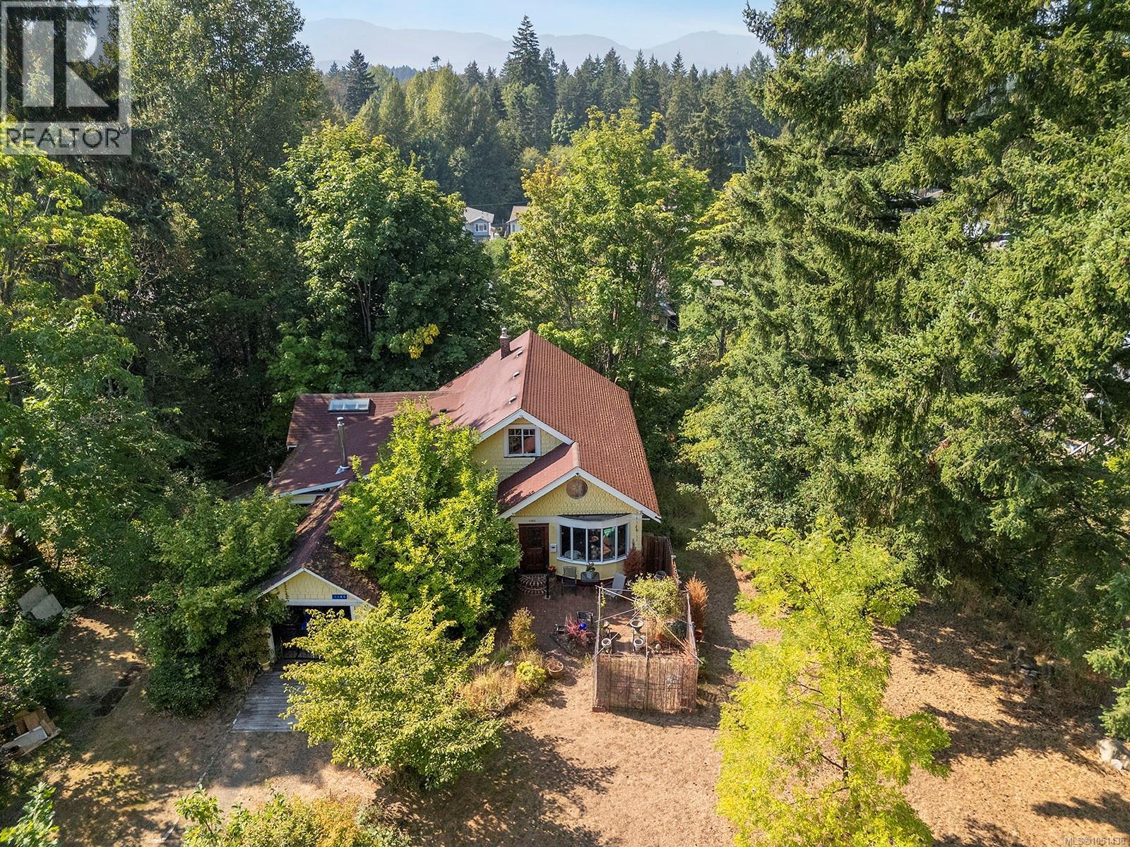 1185 5th St Property Photo 4