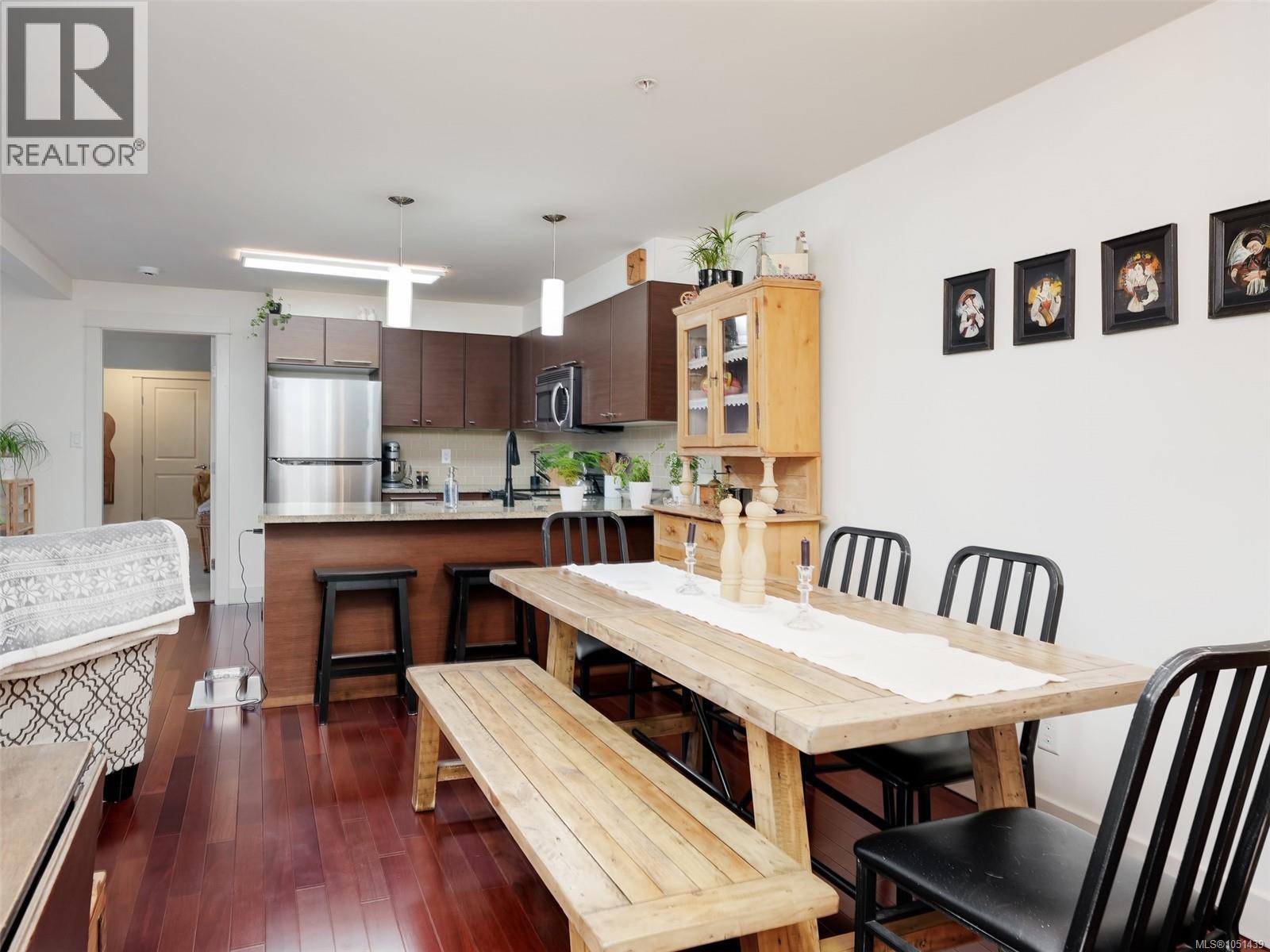 210 1315 Esquimalt Rd Property Photo 9