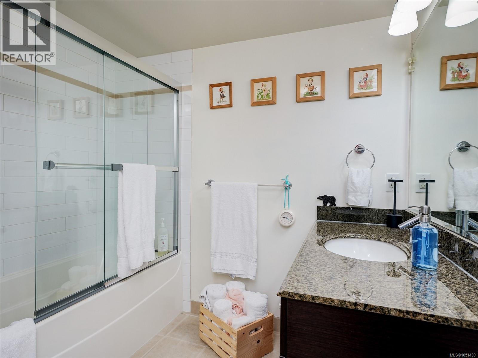 210 1315 Esquimalt Rd Property Photo 14