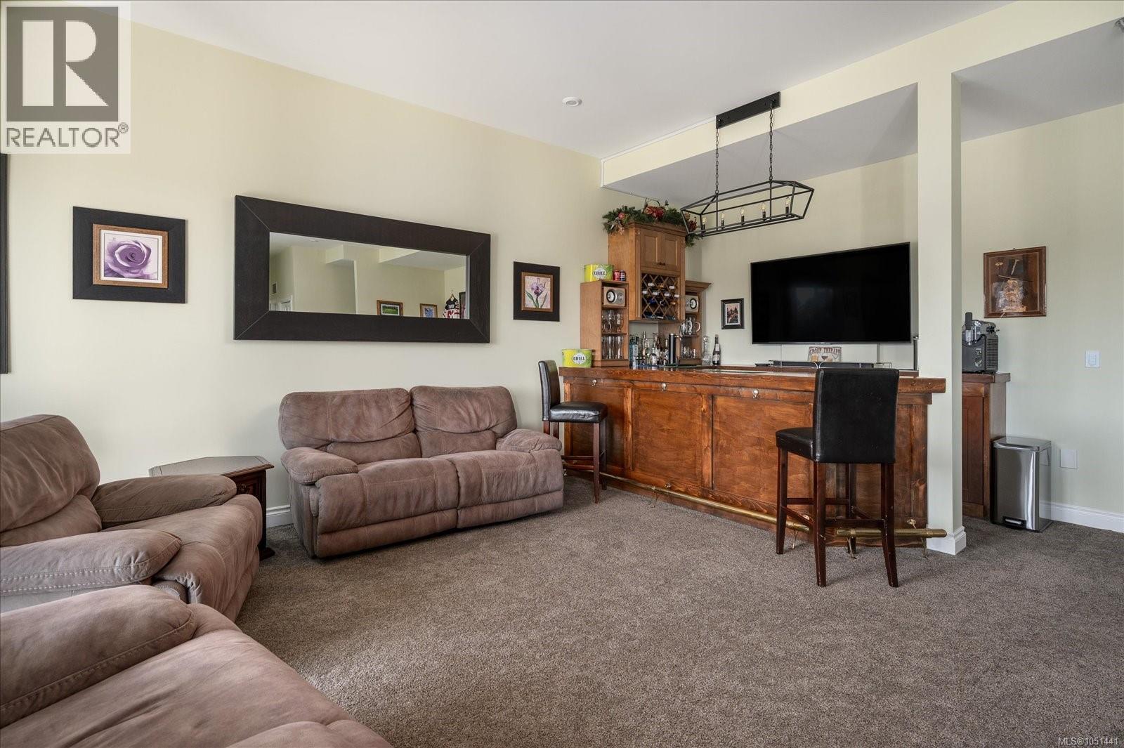 909 Hanington Rd Property Photo 33