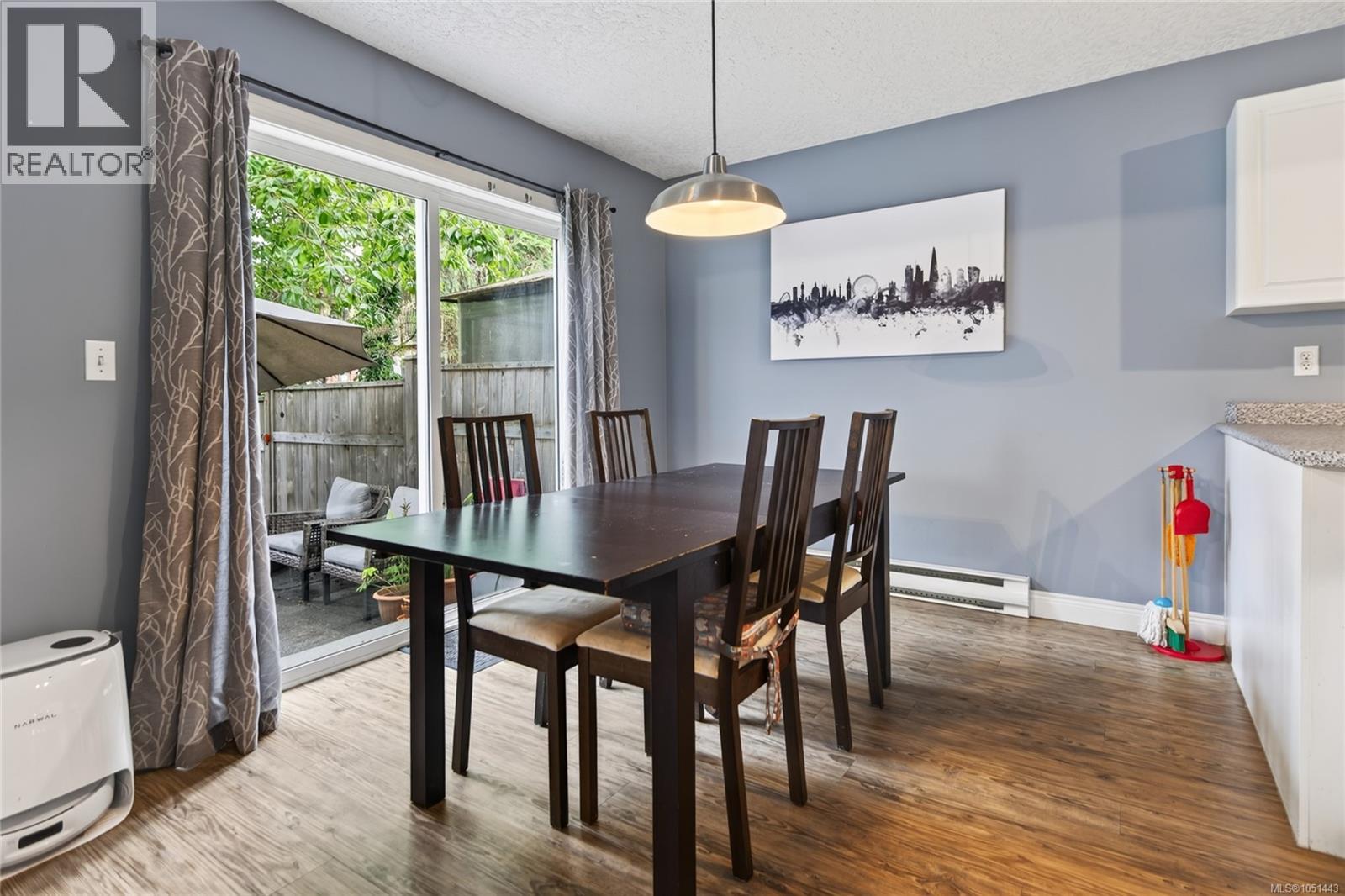 A 1820 1st St Property Photo 6