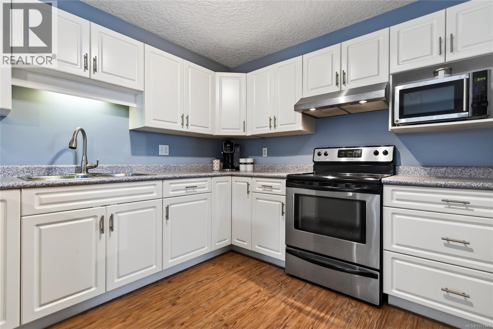 A 1820 1st St Property Photo 8