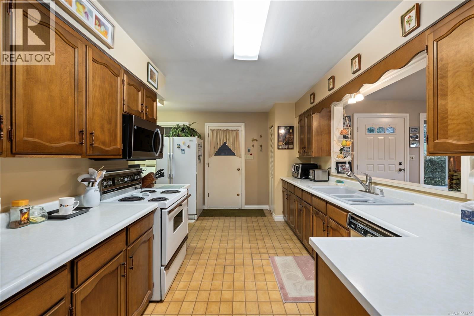 260 Elizabeth Ave Property Photo 43