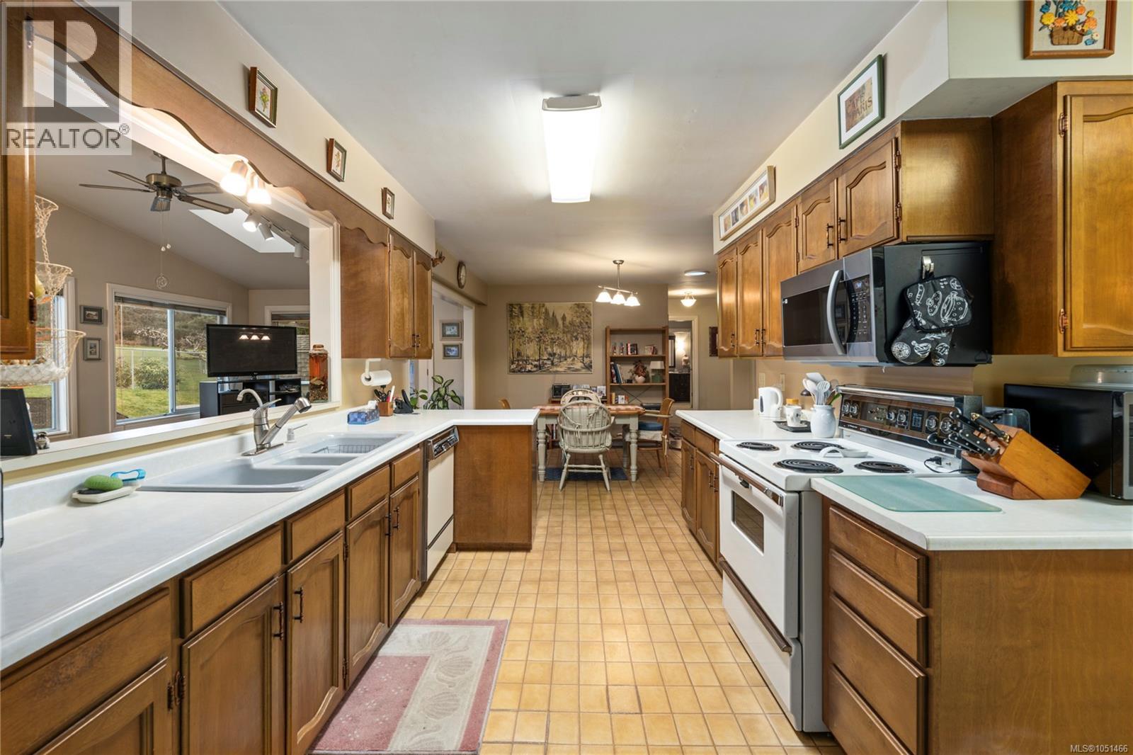 260 Elizabeth Ave Property Photo 44