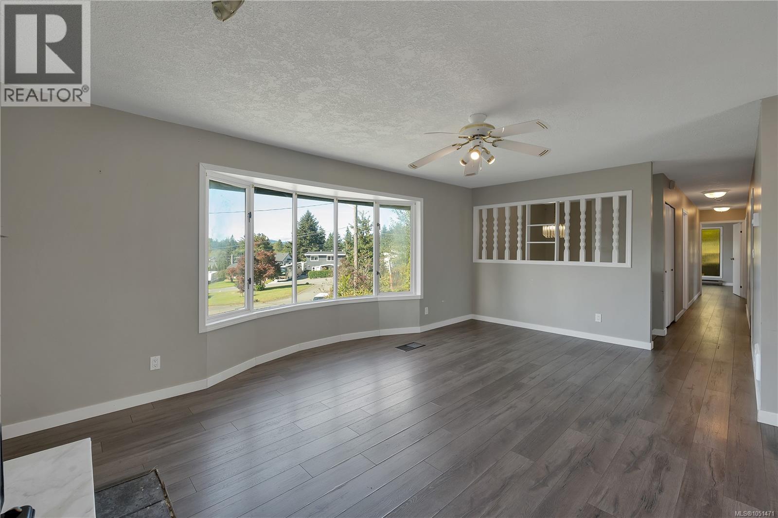 531 Savary Cres Property Photo 4