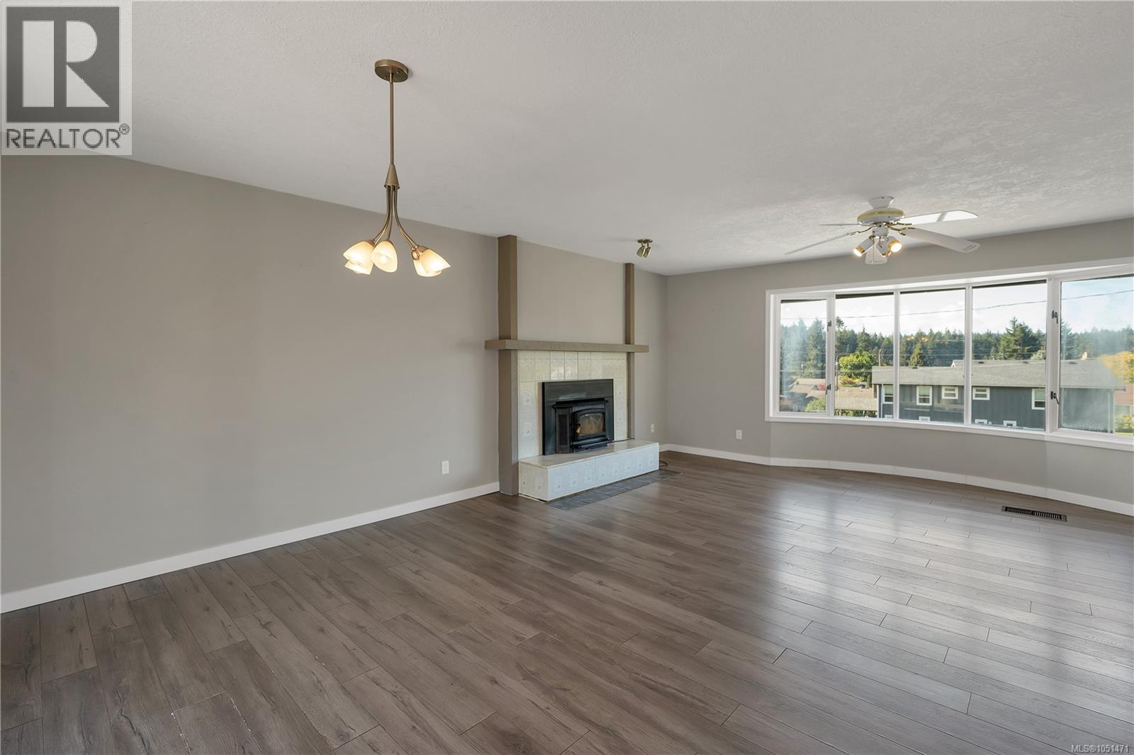 531 Savary Cres Property Photo 5