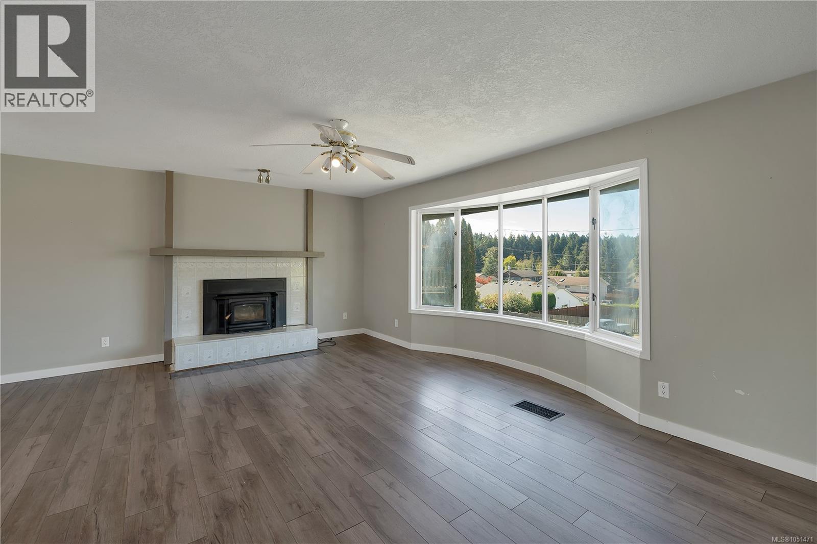 531 Savary Cres Property Photo 6