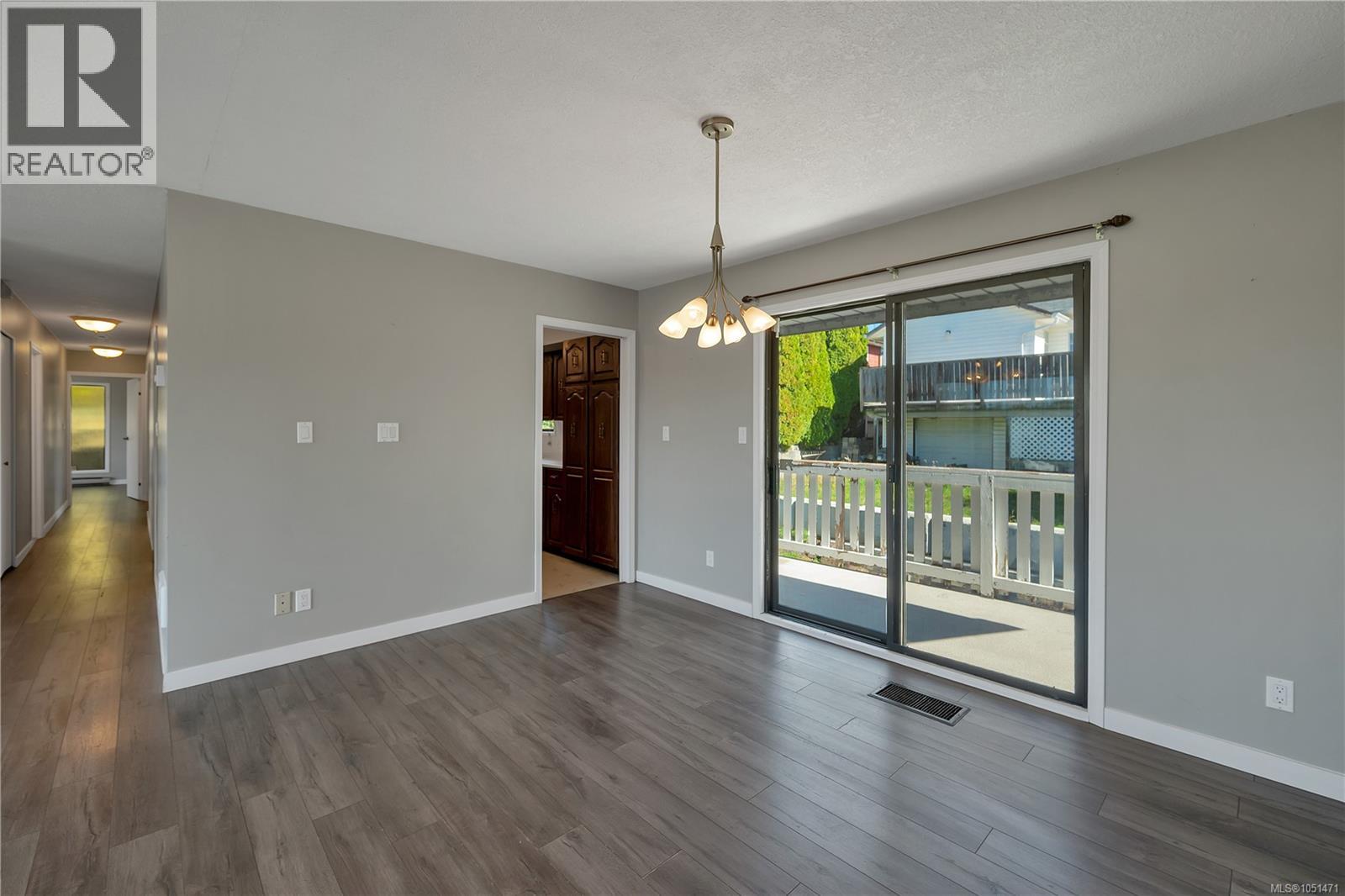 531 Savary Cres Property Photo 10
