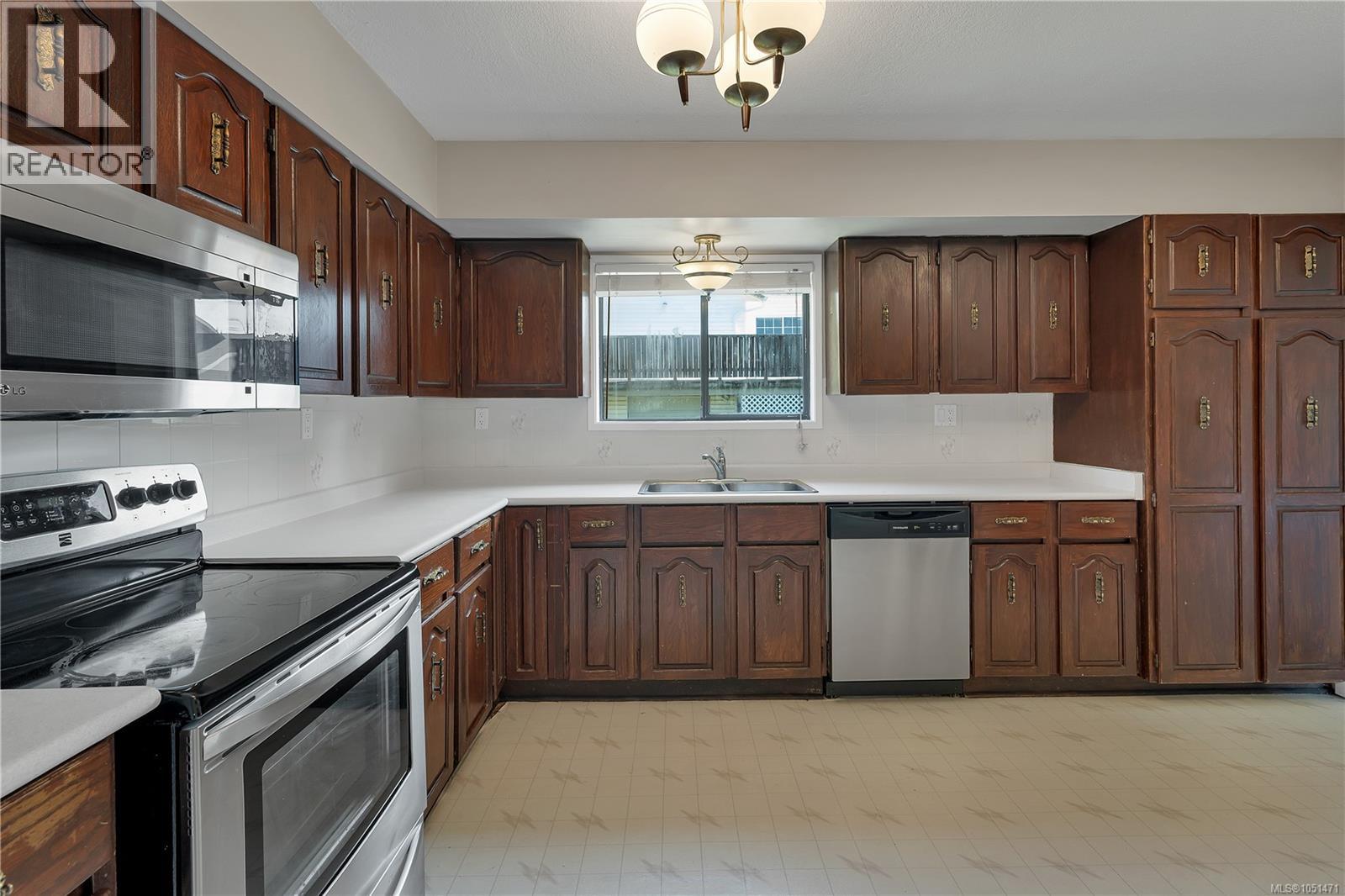 531 Savary Cres Property Photo 11