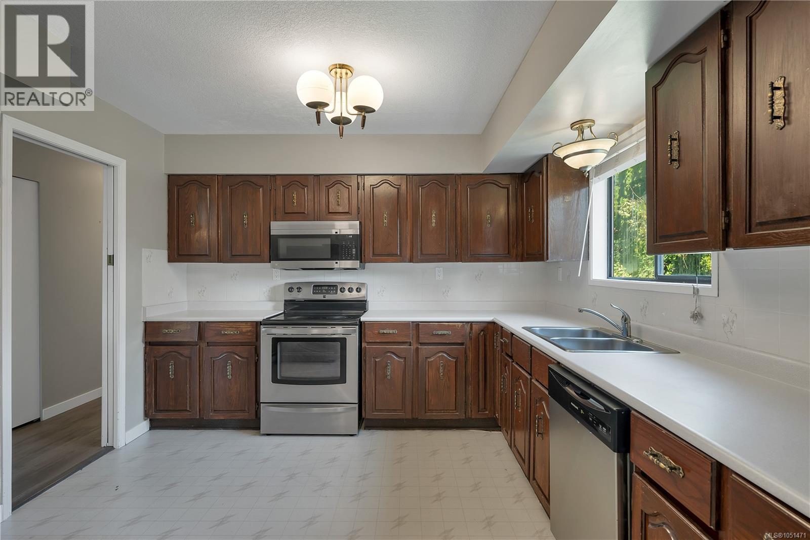 531 Savary Cres Property Photo 13
