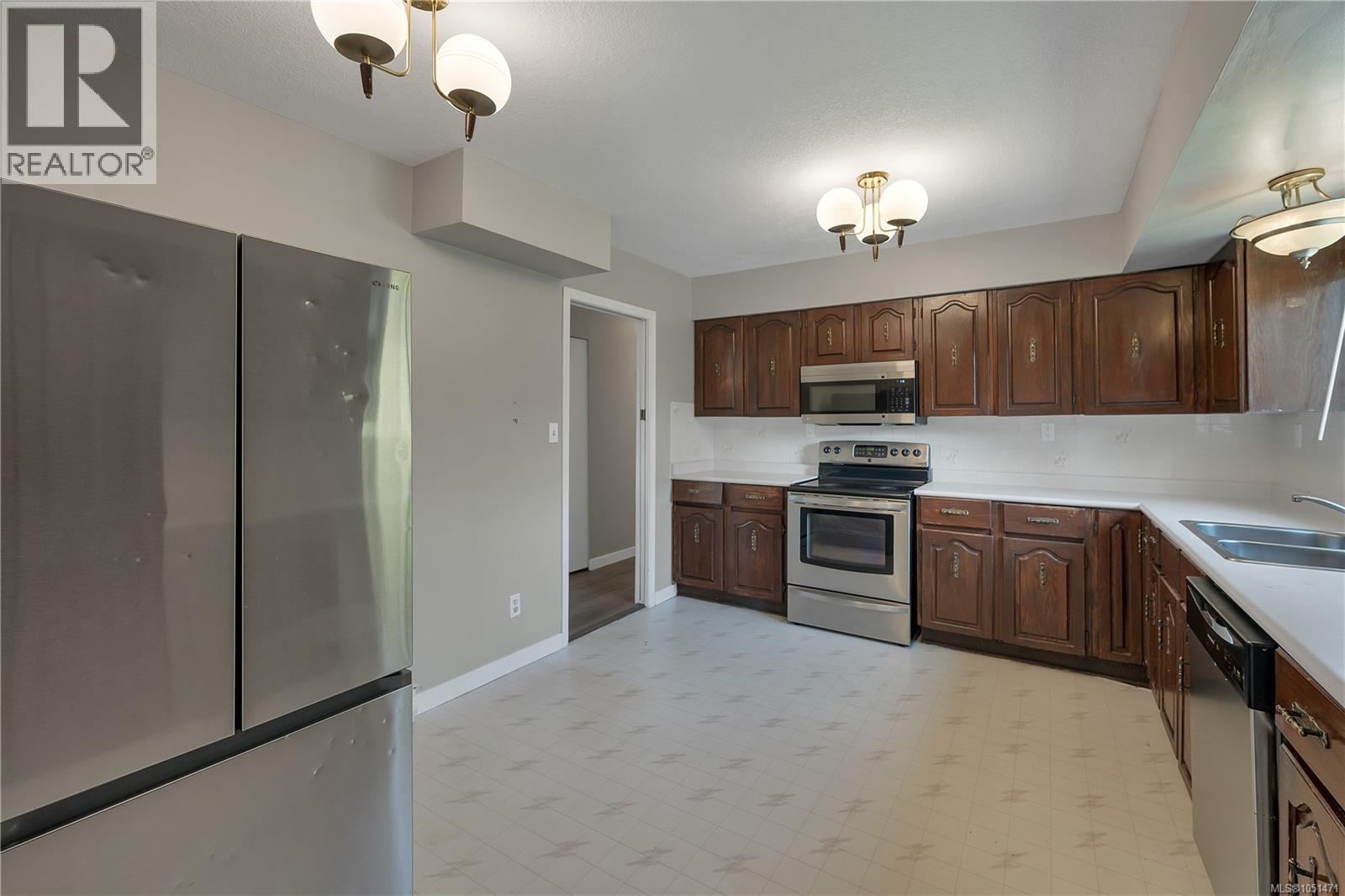 531 Savary Cres Property Photo 14
