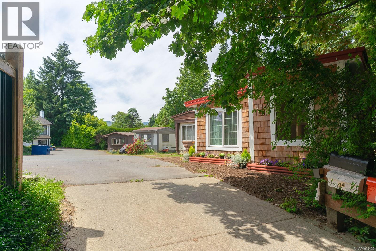14 4837 Roger St Property Photo 13