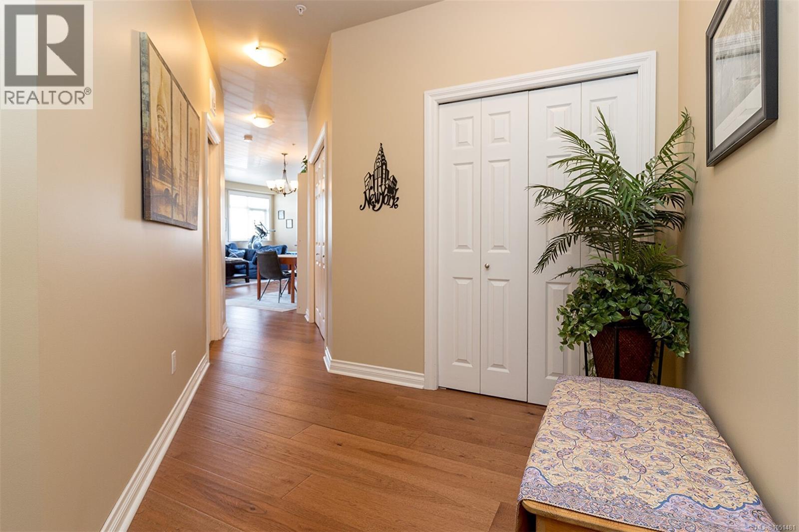 204 866 Goldstream Ave Property Photo 4