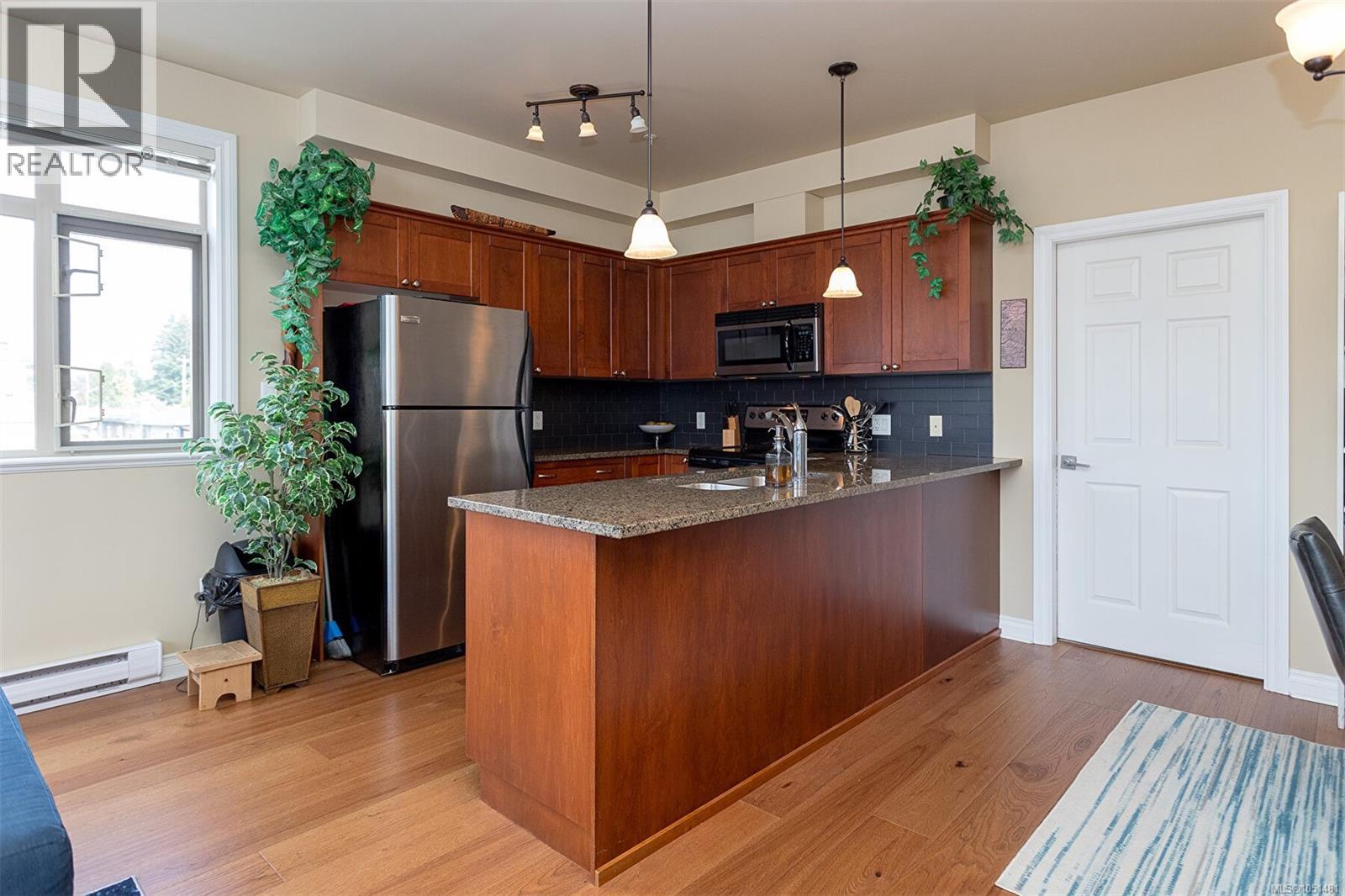 204 866 Goldstream Ave Property Photo 12