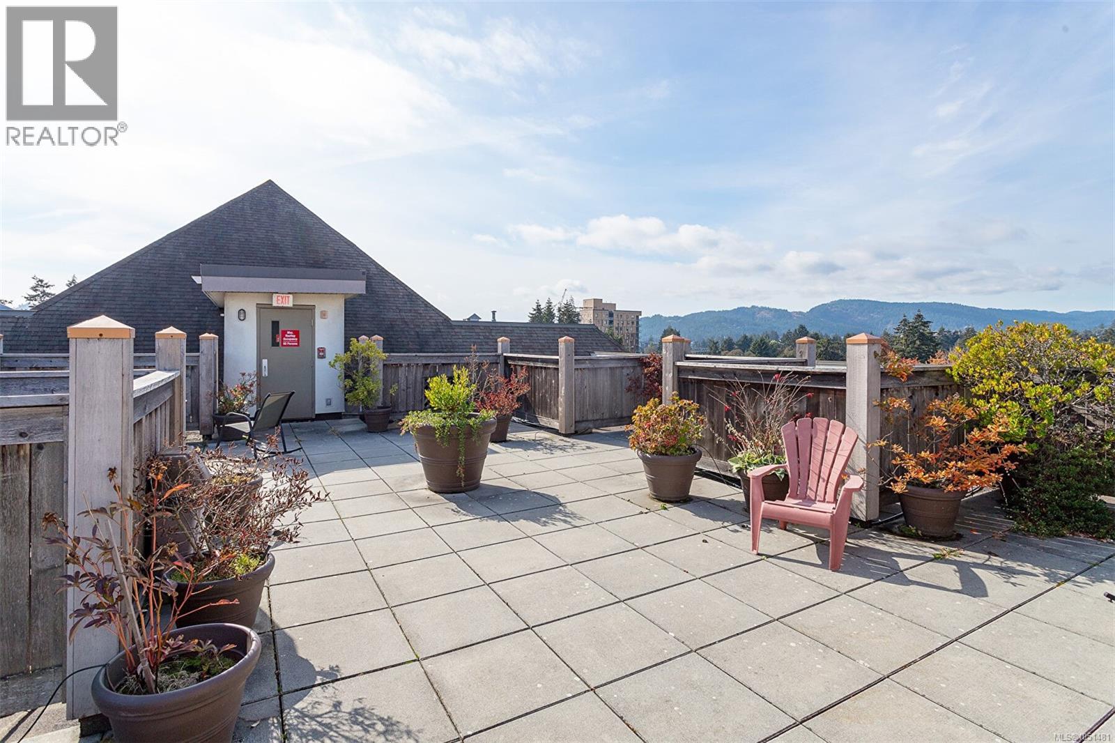 204 866 Goldstream Ave Property Photo 25