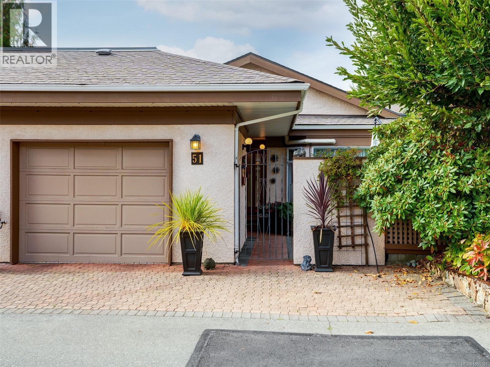 51 901 Kentwood Lane
