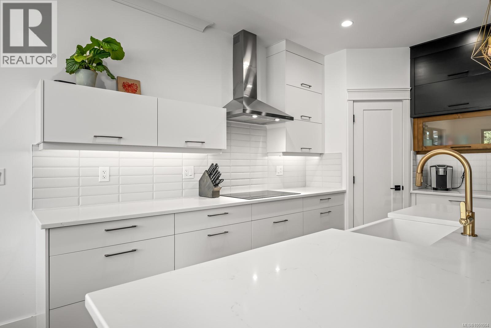 1586 Crown Isle Blvd Property Photo 8