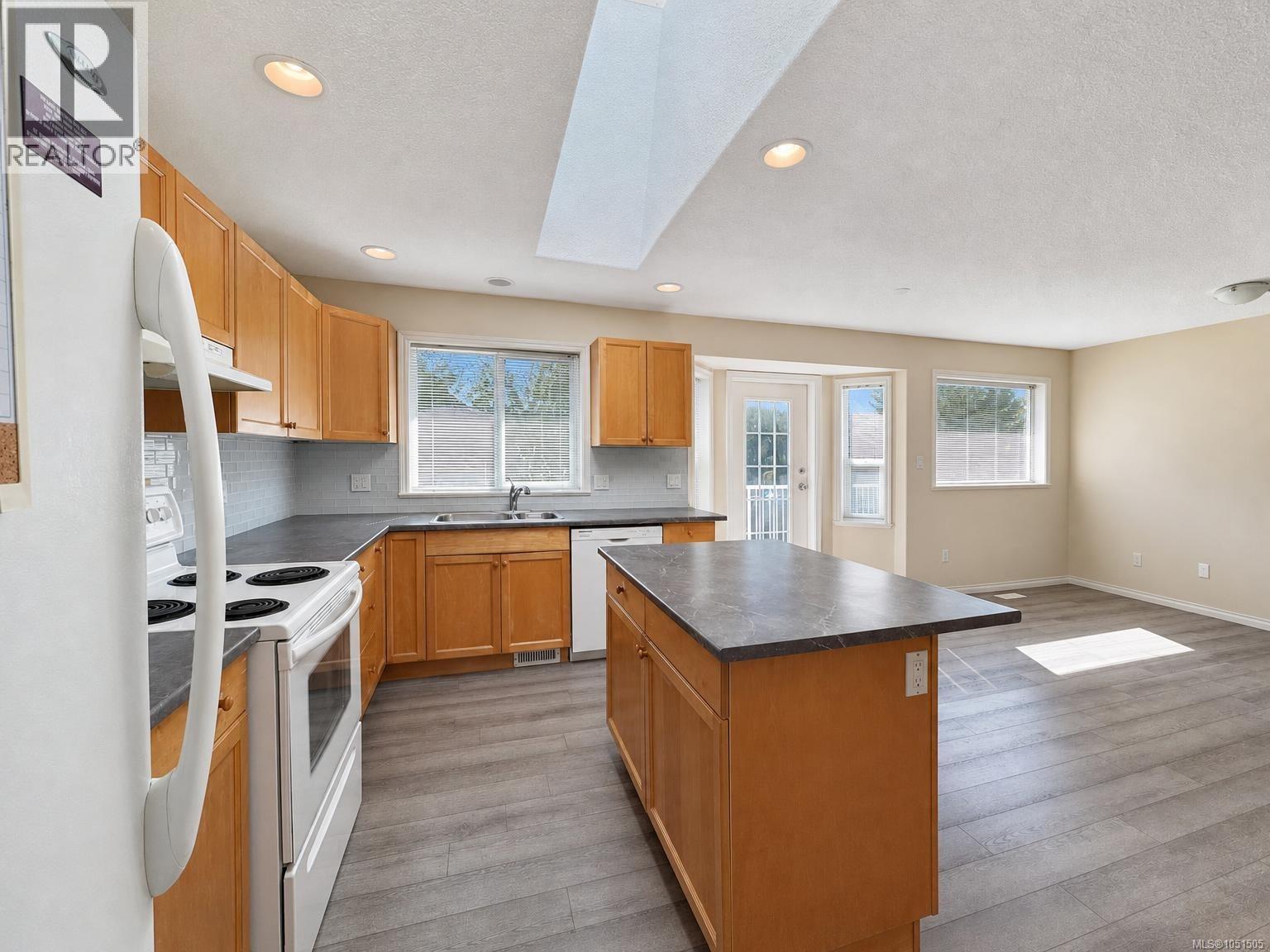 6083 Sierra Way Property Photo 6